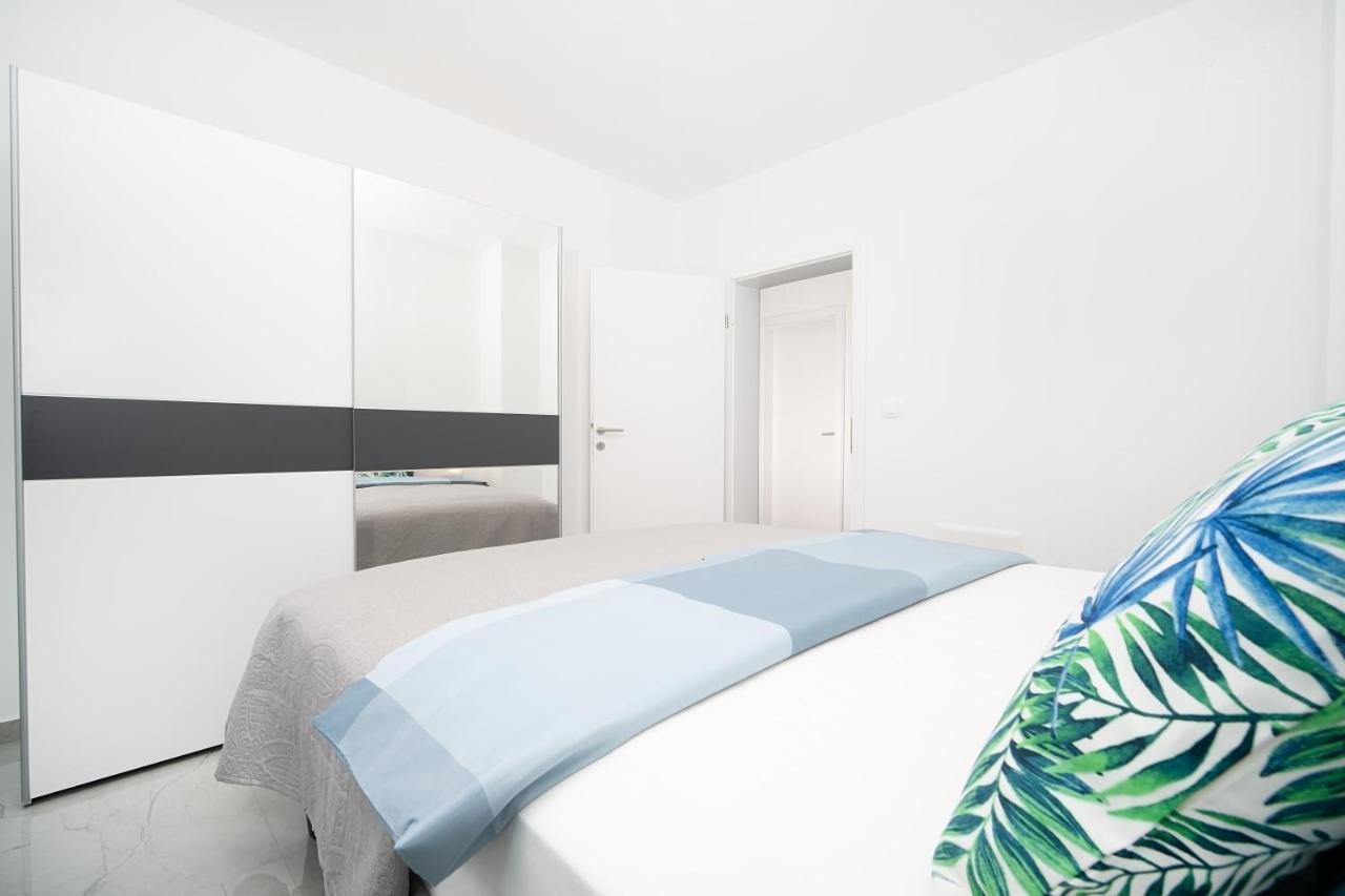 Villa Apartments Lela Rabac Exteriér fotografie