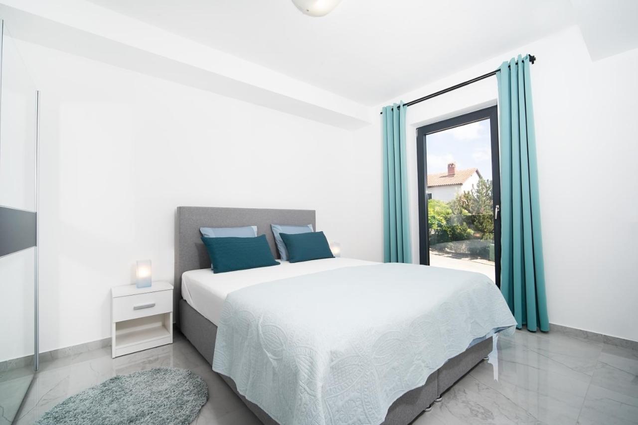 Villa Apartments Lela Rabac Exteriér fotografie
